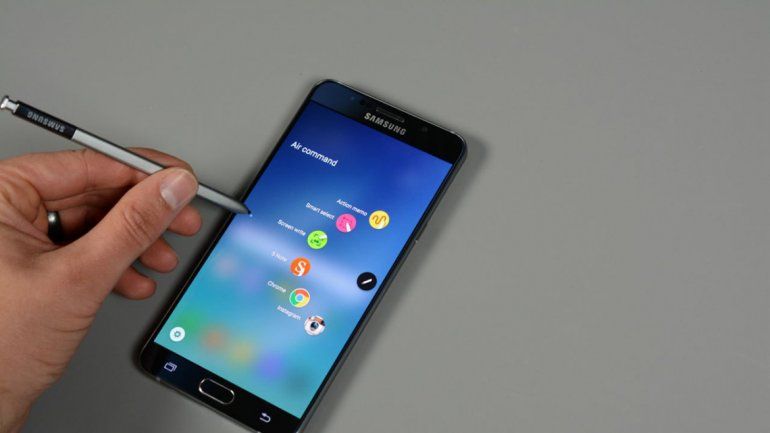 Les van a ofrecer a los usuarios si prefieren el Galaxy S7 o la plata.