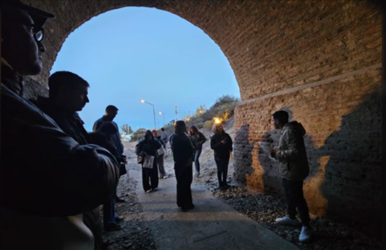 Hoy llegan visitantes de distintas partes de Chubut para hacer el circuito autoguiado por el túnel de Gaiman. Hoy llegan visitantes de distintas partes de Chubut para hacer el circuito autoguiado por el túnel de Gaiman.