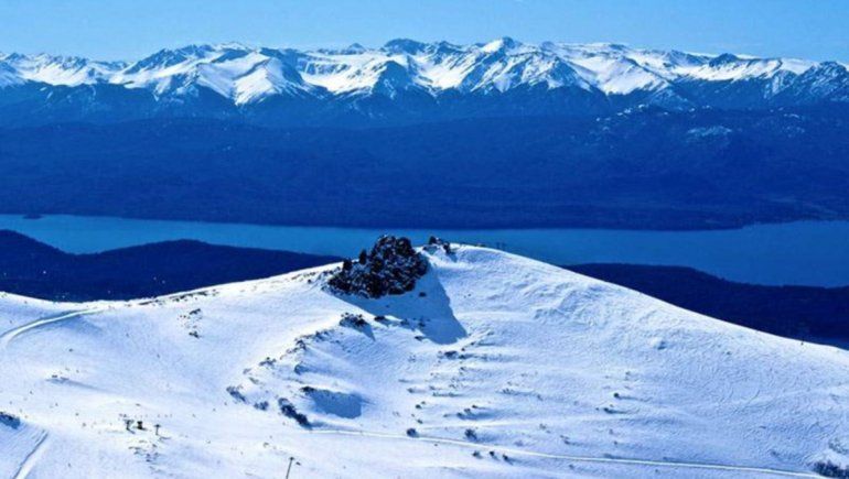 Cerro Catedral: un esquiador herido tras ser atropellado por una moto de nieve