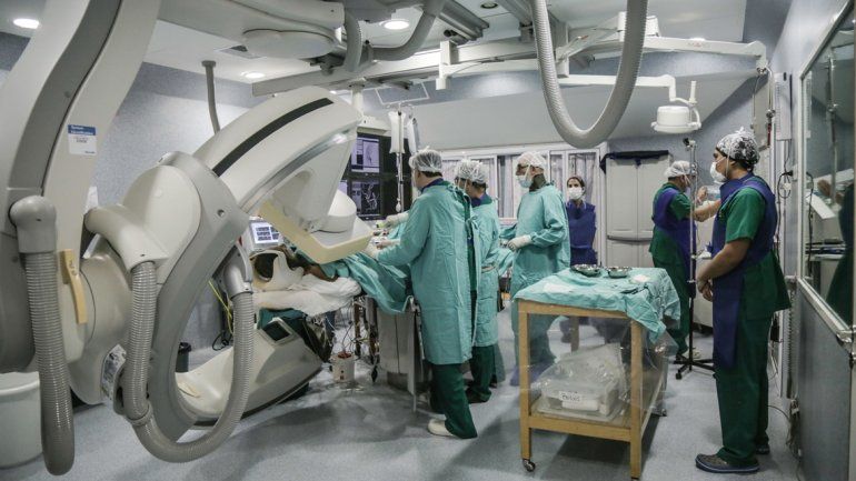 El prestigioso neurocirujano Pedro Lylyk destacó el profesionalismo de los integrantes del equipo de neurointervencionismo de la Clínica de Imágenes