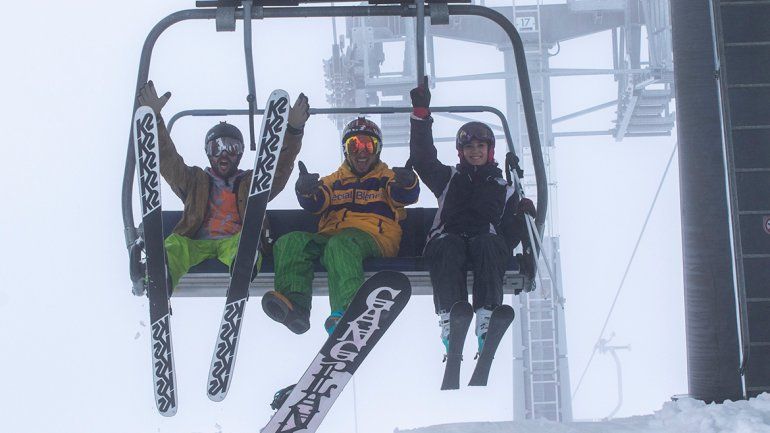 Para esquiar, una familia necesitará $10 mil por día