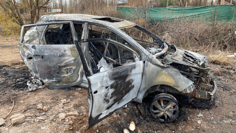 Robaron un auto en Fernández Oro y apareció incendiado en Cipolletti