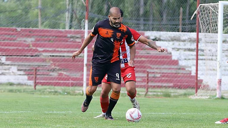 Cristian Taborda, un 9 con historia que conoce muy bien la zona | LM Neuquen Cristian Taborda, un 9 con historia que conoce muy bien la zona