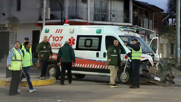 El choque de la ambulancia fue el último eslabón de una insólita madrugada 