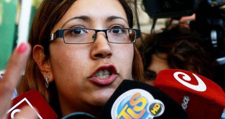 La esposa de un tripulante denunció que fue agredida por otros familiares