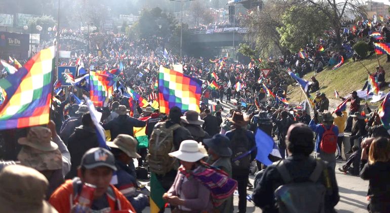 Bloqueo de rutas en Bolivia en respaldo a Evo Morales.