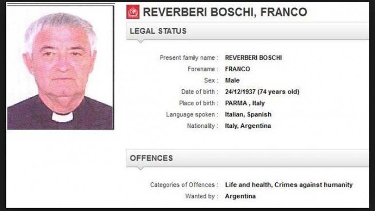 El cura de 78 años tiene pedido de captura en la página de Interpol bajo la acusación de imposición de tortura.