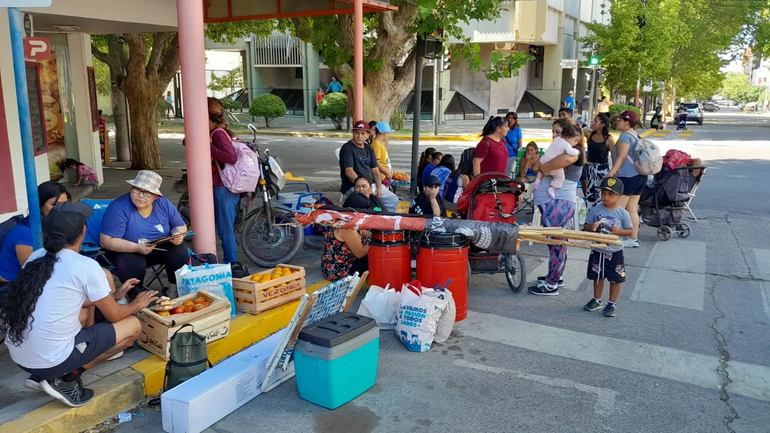 Fracasó la reunión con el Gobierno y las organizaciones volvieron a instalar el acampe