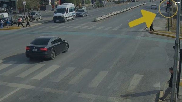 Las fotomultas siguen atrapando a los conductores imprudentes en Neuquén / Foto Captura