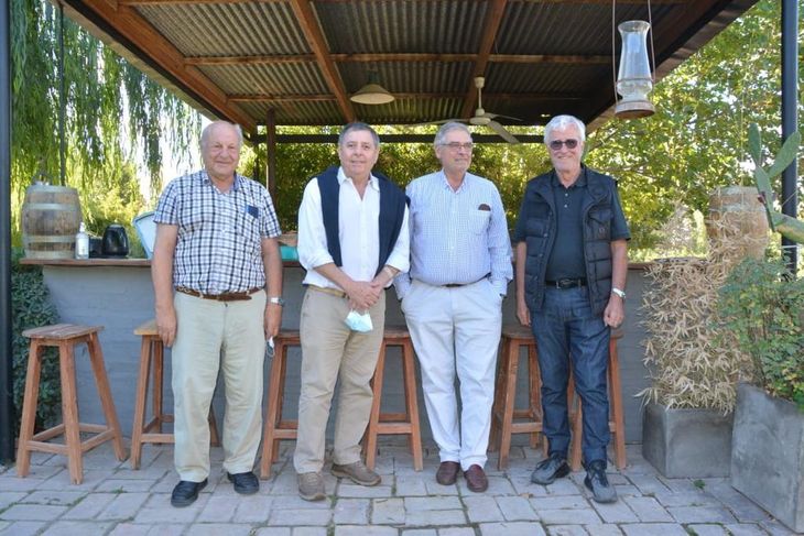 Tito Garrido junto a referentes de la actividad y el hoy senador nacional Alfredo Luis de Angeli. Tito Garrido junto a referentes de la actividad y el hoy senador nacional Alfredo Luis de Angeli.