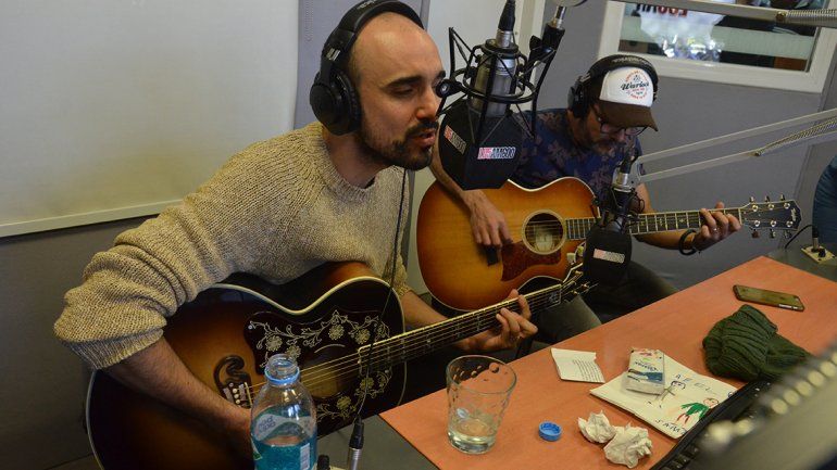 Abel Pintos emocionó  con su versión acústica de Mariposa