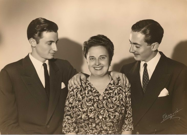 Legado educativo: Carmen Medina Onrubia fundó una escuela rancho en Cortaderas cuando la zona era desierto. Legado educativo: Carmen Medina Onrubia fundó una escuela rancho en Cortaderas cuando la zona era desierto.