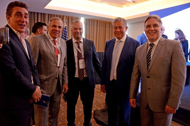 Rolando Figureoa, Martin Llaryora (gobernador de Córdoba), jorge Sapag y el exministro de Energía de la Nación, Javier Iguacel. Rolando Figureoa, Martin Llaryora (gobernador de Córdoba), jorge Sapag y el exministro de Energía de la Nación, Javier Iguacel.