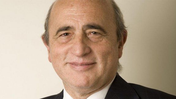 renuncio el director de fabricaciones militares