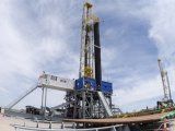 Una torre perforadora en La Amarga Chica, el proyecto de YPF y Petronas se consolida en Vaca Muerta.