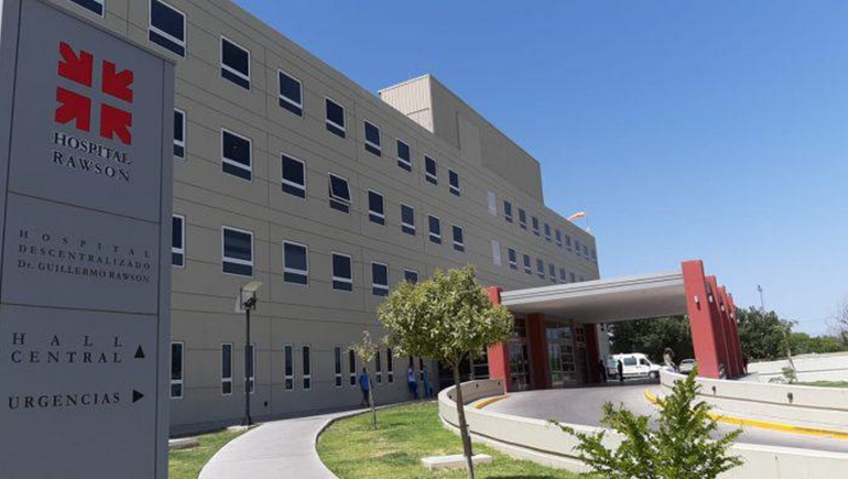 Alumnos llenaron de pastillas la botella de agua de un compañero y casi lo matan