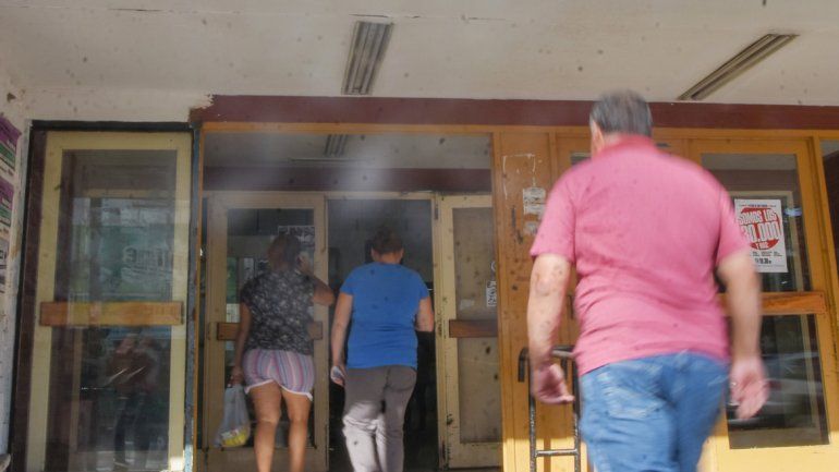 Los extranjeros desfilan en los hospitales porque la atención es gratuita.