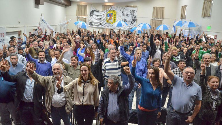 Una vieja postal del peronismo neuquino. A veces unido y otras bajo la grieta entre el parrilismo y el sector de Darío Martínez. Hoy están unidos.