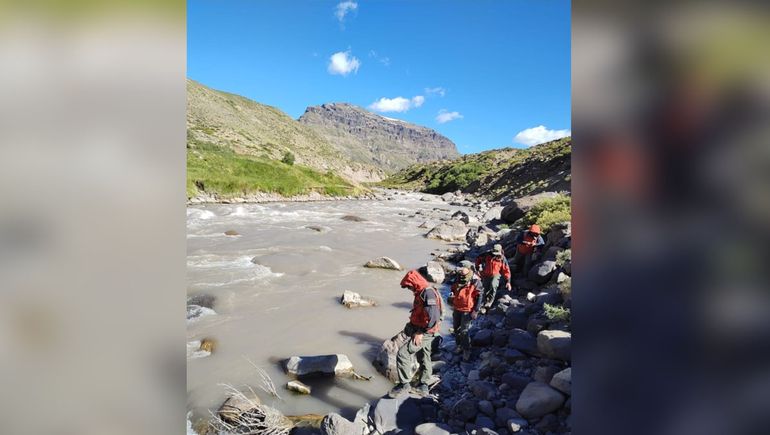 Desesperada búsqueda del criancero que cayó al río Varvarco: Es una zona muy peligrosa