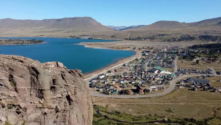 Una familia pintó su nombre en un mirador y los vecinos de Caviahue los buscan indignados