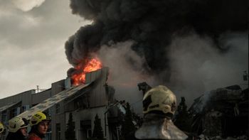 Rusia utilizó 496 drones y 74 misiles durante el bombardeo contra Kiev, la capital de Ucrania. Rusia utilizó 496 drones y 74 misiles durante el bombardeo contra Kiev, la capital de Ucrania.