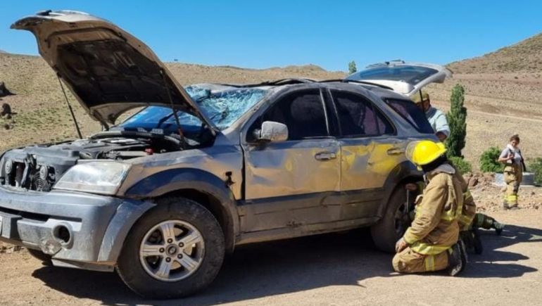 Volcó el exministro Ricardo Corradi Diez en un recorrido por el norte neuquino