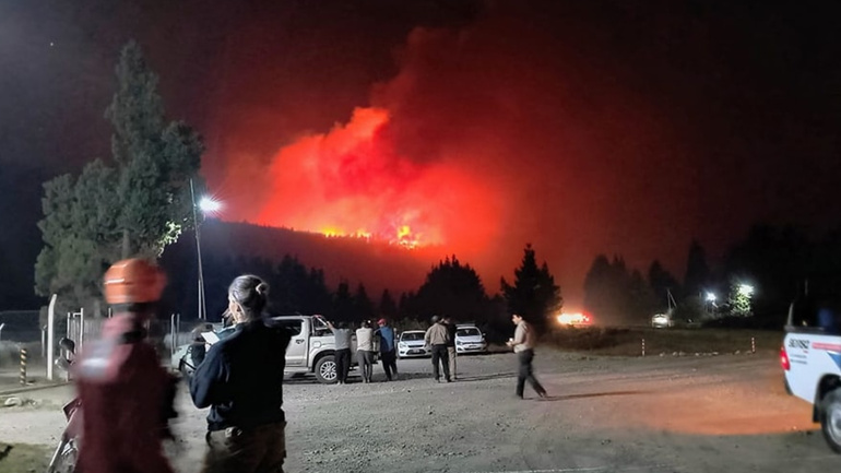 El impresionante incendio en la zona de El Bolsón obligó a evacuar. Hay grandes pérdidas / Foto