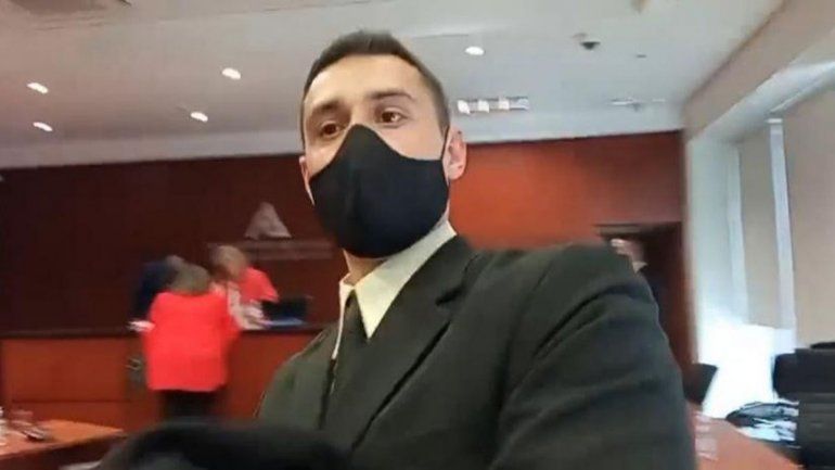 Lo condenaron a perpetua por asesinar a su pareja y a su hijo. Estaba por ser trasladado a una cárcel de máxima seguridad.