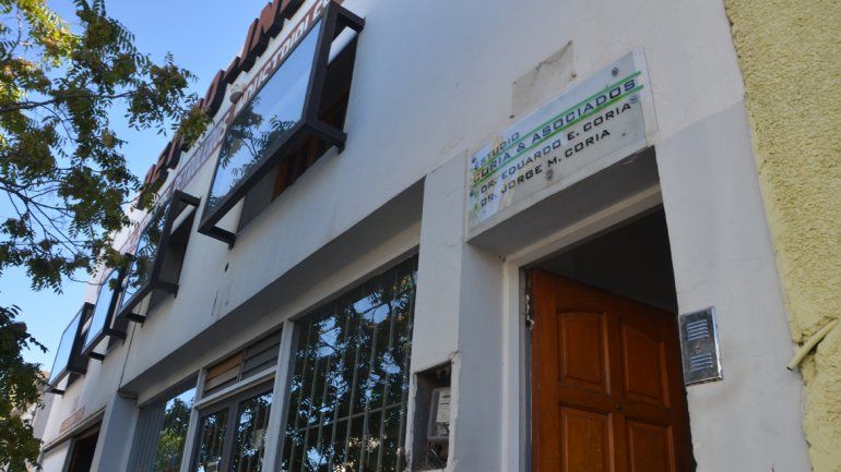 Barretearon un estudio jurídico y una empresa petrolera para llevarse un botín de $4 mil