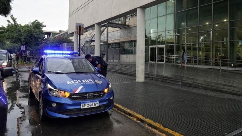 En Rosario balearon un hospital público. En Rosario balearon un hospital público.