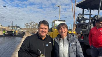 historico dia de la independencia en el oeste: arranco la obra de asfalto en el barrio z1