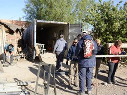 Hay una gran puja abierta para que más de 200.000 millones de pesos del ex Fondo de Integración Socio Urbana (FISU) se destinen a la reactivación y finalización de obras en los barrios populares. El gobierno nacional no quiere aflojar un centavo. Hay una gran puja abierta para que más de 200.000 millones de pesos del ex Fondo de Integración Socio Urbana (FISU) se destinen a la reactivación y finalización de obras en los barrios populares. El gobierno nacional no quiere aflojar un centavo.