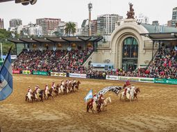 Representantes del campo neuquino, presentes en la gran fiesta del sector. Foto: @sociedadruralargentina Representantes del campo neuquino, presentes en la gran fiesta del sector. Foto: @sociedadruralargentina