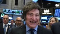 el riesgo pais bajo a menos de 500 puntos: asi fue el festejo de javier milei el riesgo pais bajo a menos de 500 puntos: asi fue el festejo de javier milei