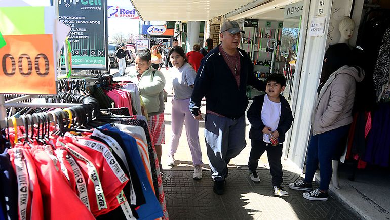 Los empleados de comercio que trabajaron hoy cobrarán doble