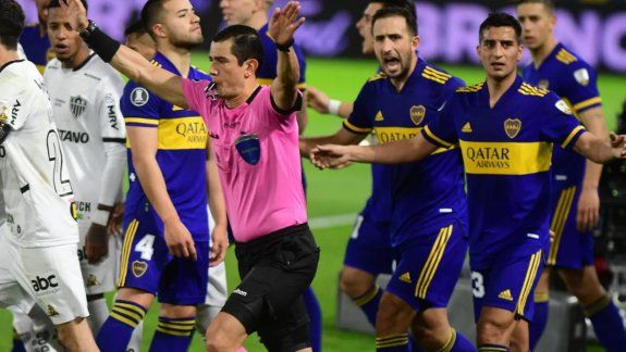Maltrato y presiones: Las bombas del presidente de Mineiro contra Boca