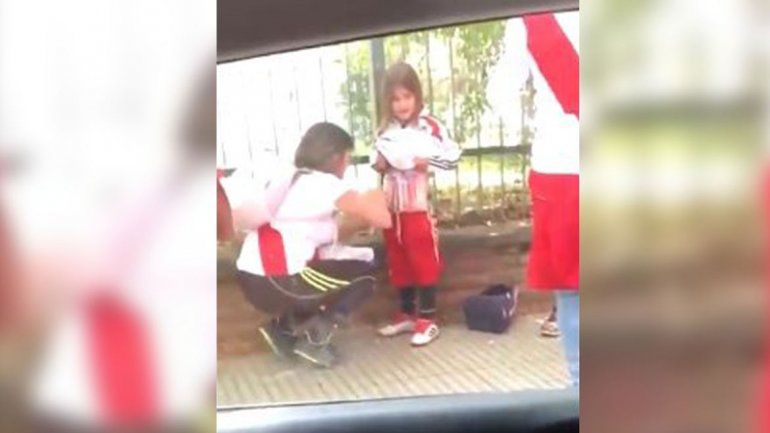 No puso en peligro a nadie, dijo el abogado de la madre de las bengalas