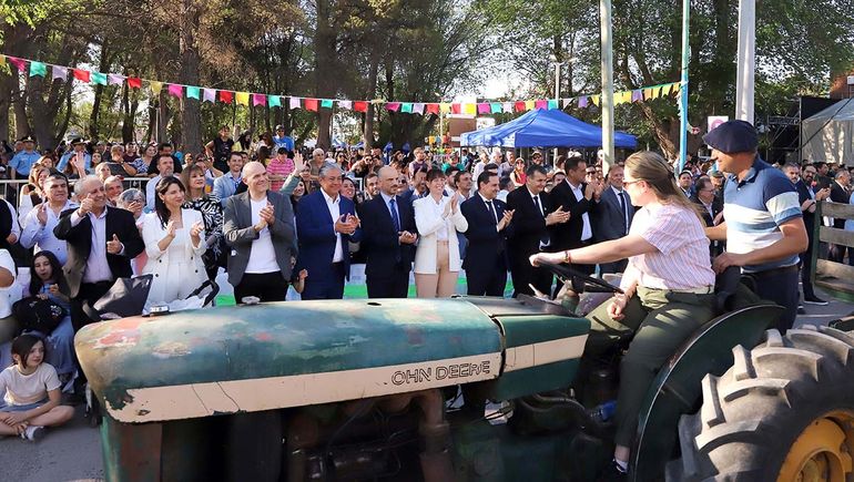 Centenario celebró otro aniversario con un anuncio para expandir el asfalto