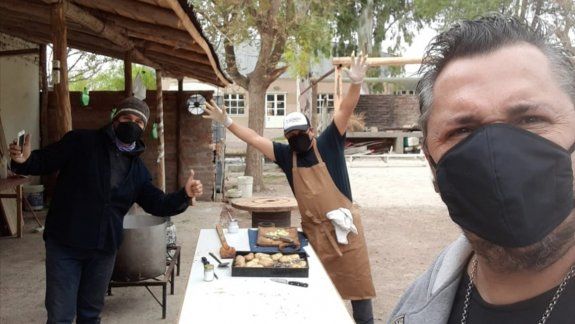 Cocinan todas las semanas para un refugio y un comedor