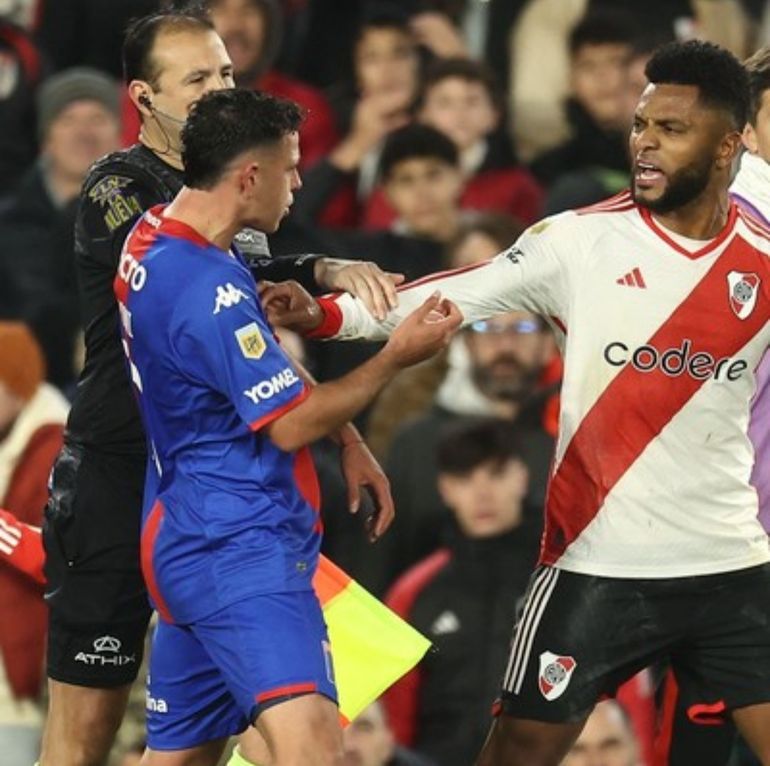 Borja también se cruzó con Maroni Borja también se cruzó con Maroni