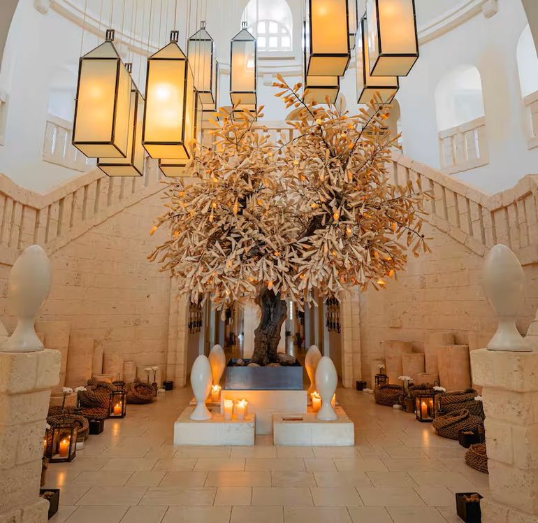 Hall de entrada del complejo Borgo Egnazia en Apulia, Italia Hall de entrada del complejo Borgo Egnazia en Apulia, Italia