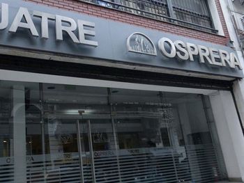 Tras cumplir el plazo judicial de 72 horas, la obra social vuelve al control sindical con una deuda récord y un sistema de salud que deberá ser reconstruido casi desde cero.