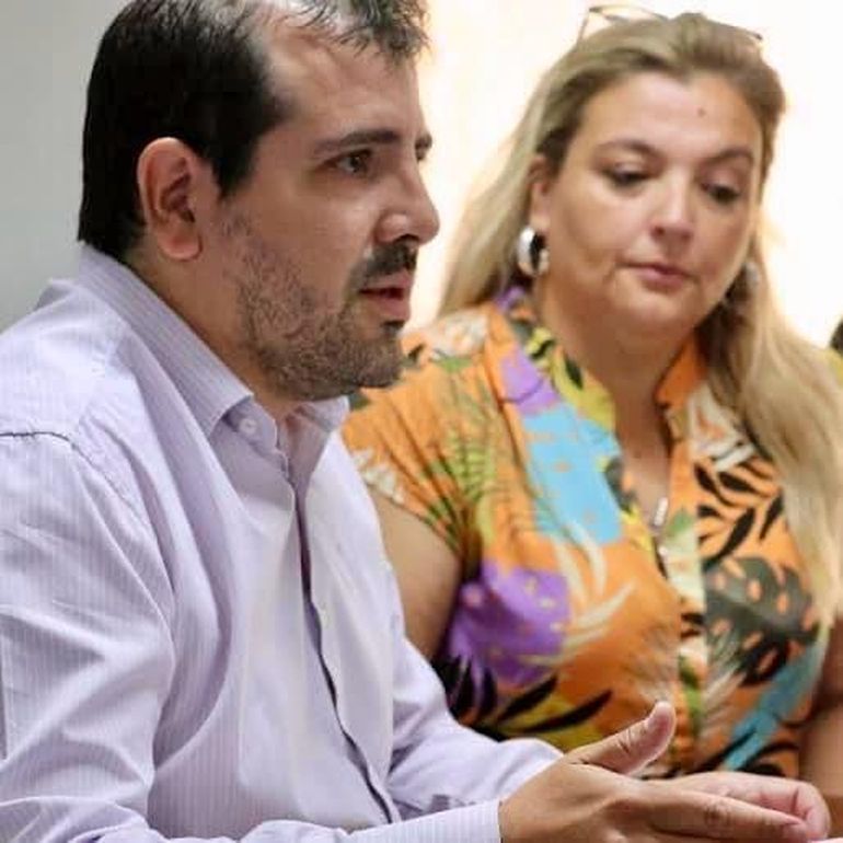 Leandro Lucero, secretario de Hacienda y Finanzas de la Municipalidad de Centenario. Sostuvo que la deuda heredada es de $1583 millones y que el saldo en las cuentas era de $23 millones al 13 de diciembre. Leandro Lucero, secretario de Hacienda y Finanzas de la Municipalidad de Centenario. Sostuvo que la deuda heredada es de $1583 millones y que el saldo en las cuentas era de $23 millones al 13 de diciembre.