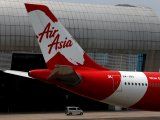 Imagen de archivo de la cola de un avión de AirAsia X en unas instalaciones en Tangerang, Indonesia, el 20 de septiembre de 2017.  REUTERS/Beawiharta