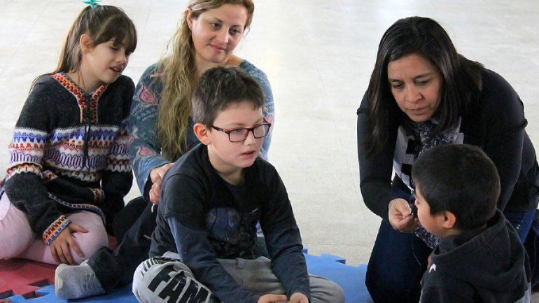 Muchos chicos participaron de la radio abierta.