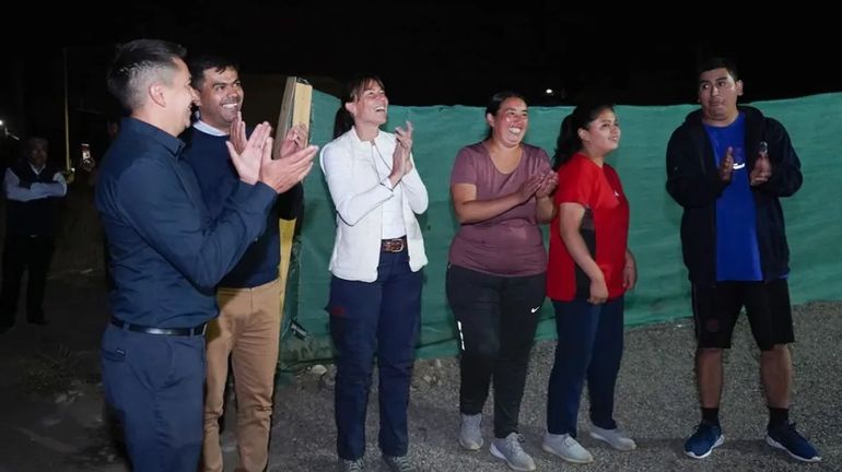 Las autoridades, durante la habilitación de la primera subestación para Junín de los Andes. Las autoridades, durante la habilitación de la primera subestación para Junín de los Andes.