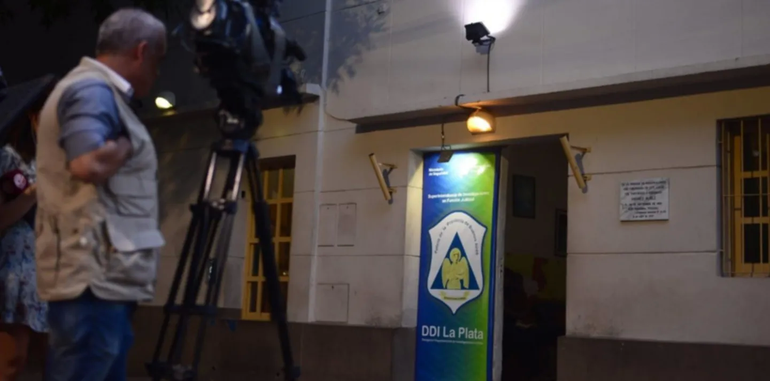 Horror en La Plata: secuestró y abusó de su novia por una semana