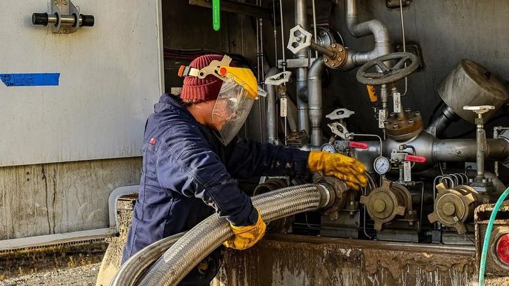 El Gobierno de Neuquén prepara nuevas reglas para fortalecer Vaca Muerta y el GNL.