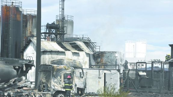 El 22 de septiembre un sector de la refinería NAO, del Parque Industrial de Huincul, fue arrasado por las llamas que siguieron al estallido de un tanque.