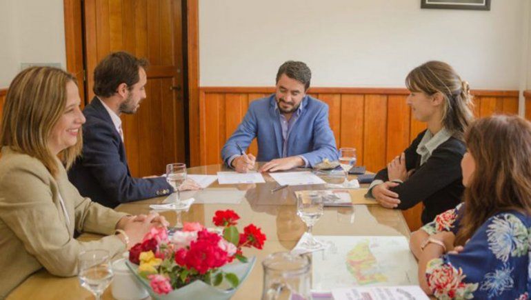 San Martín firmó un convenio de Educación para empleados municipales